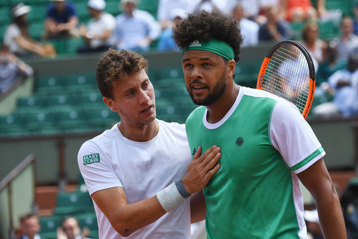 Tsonga pijnlijk uitgeschakeld door debutant op Roland Garros