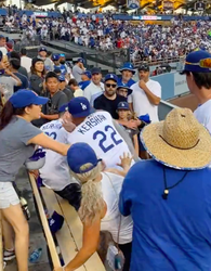 🎥 | Dodgers-fans houden handen wéér niet thuis: tribune-ruzie tijdens Home Run Derby