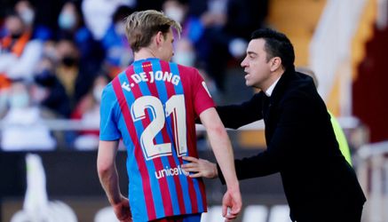 Vertrek Frenkie de Jong onbespreekbaar voor Xavi: 'Mag nog jaren blijven'