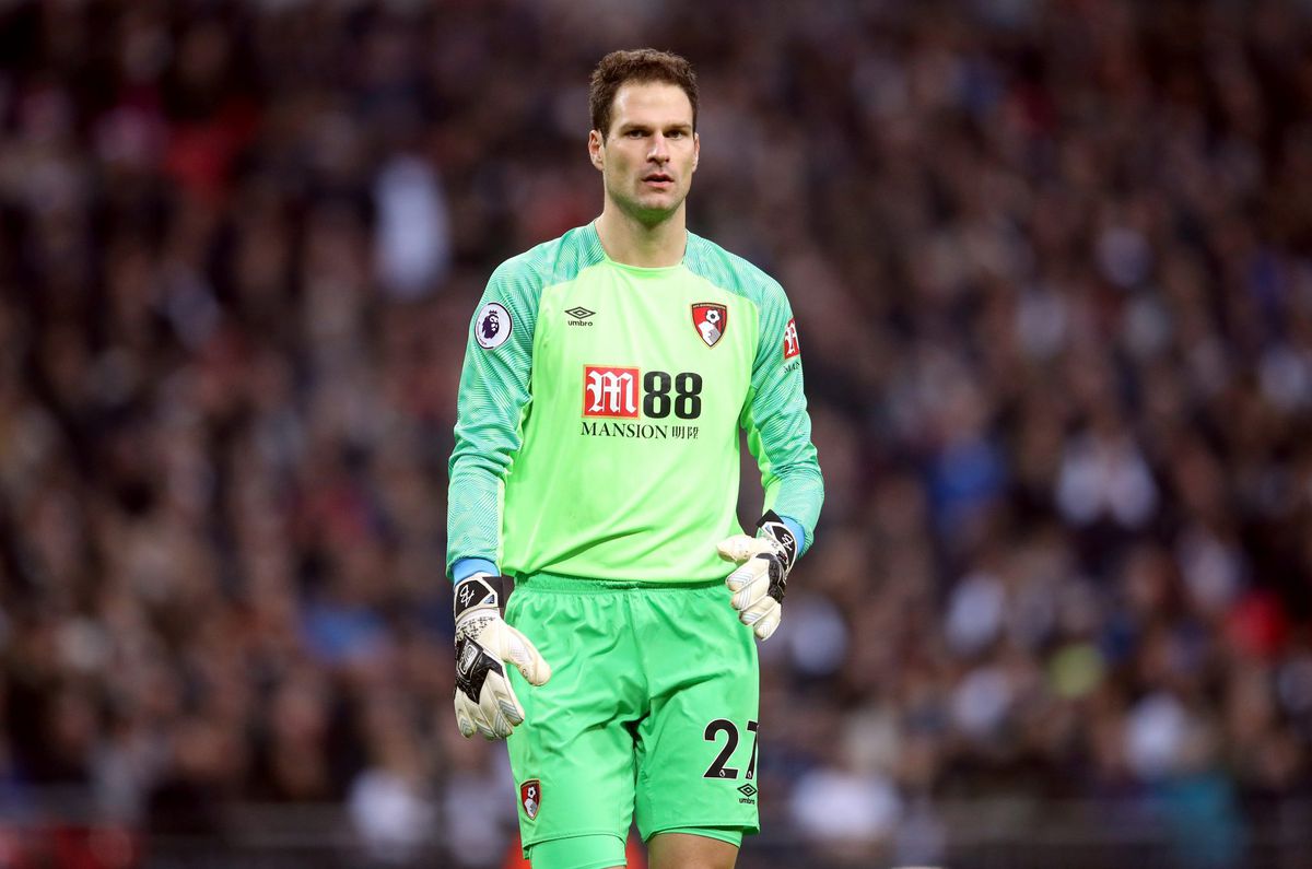 AC Milan huurt Begovic van Bournemouth en leent overbodige Reina uit