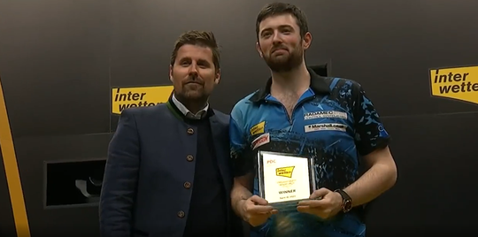 🎥 | Humphries heeft vleugels na vermorzelen van Gerwen en wint ook de finale van German Darts Grand Prix