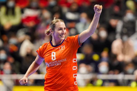 Deze Nederlandse handbalster is zwanger en moet EK laten schieten