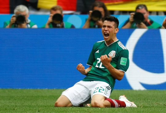 Mexicaanse commentator wordt HE-LE-MAAL gek na goal Lozano (video)