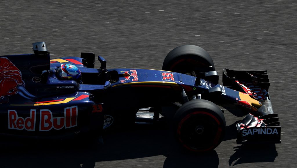 Formule 1-commentator Mol reageert als een baas op gerucht Verstappen naar Red Bull