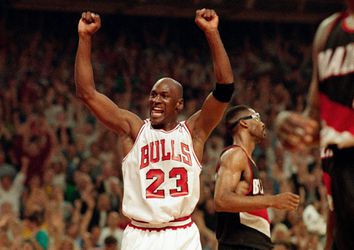 Basketballegende Michael Jordan sloeg na zijn pensioen een cheque van 91 miljoen euro af