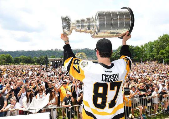 'Grootste ijshockeyparade' ooit: Penguins vieren Stanley Cup-winst (video)