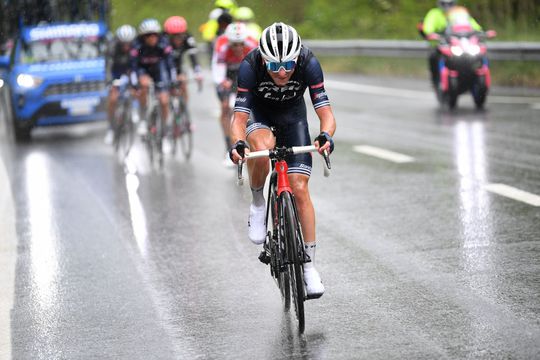 🌧 | Noodweer in de Giro, 2 zware beklimmingen geschrapt: dit is het nieuwe parkoers van rit 16