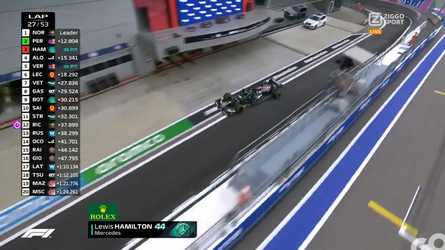 🎥 | Verstappen en Hamilton duiken tegelijk naar binnen voor pitstop