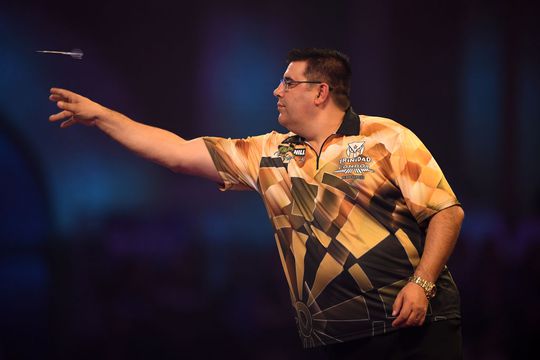 🎥 | Bizar: José De Sousa gooit 9-darter na misrekening leg eerder en gelach tegenstander
