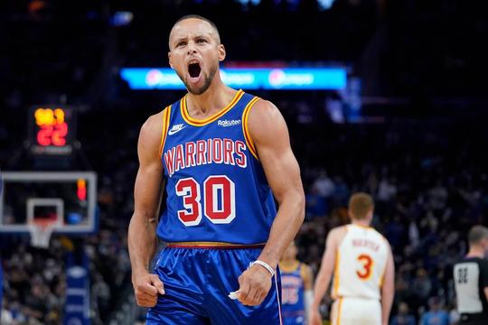 🎥 | Stephen Curry in rijtje met NBA-helden na show tegen Atlanta Hawks