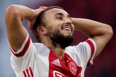 🎥 | Ajax verslaat Augsburg, Mazraoui valt na botsing uit