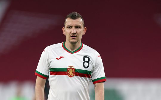 Spelersbussen van Bulgarije botsen tegen elkaar: Todor Nedelev loopt schedelbreuk op
