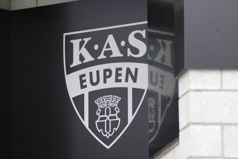 Belgische clubs vieren doelpunten met 'verboden' knuffels en moeten boete betalen