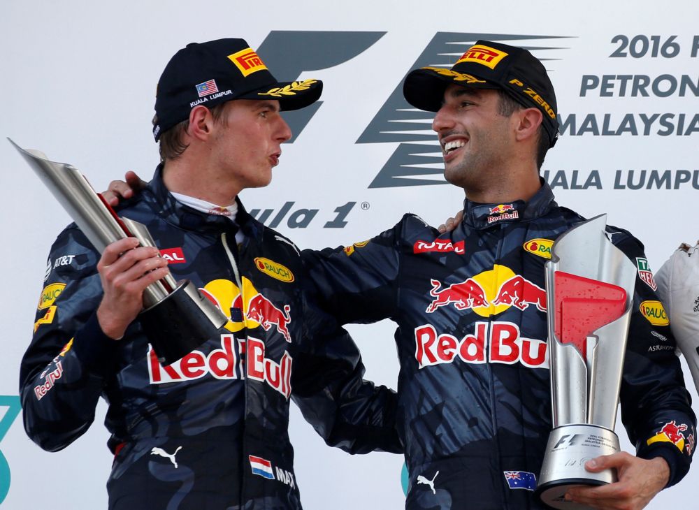Verstappen slaat eigen weg in: 'Heb niet meer dezelfde instellingen als Ricciardo'