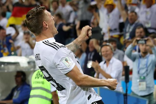 WAANZIN! Duitsland wint in slotfase van Zweden (video's)