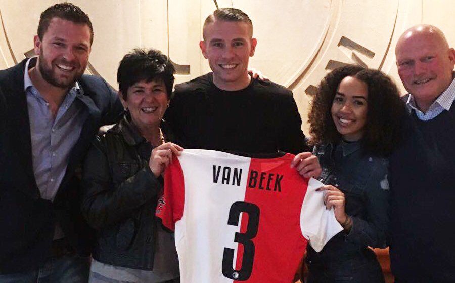 Geblesseerde Van Beek verlengt contract: 'Veel vertrouwen van Feyenoord'