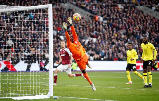 🎥 | Premier League-koploper Chelsea gaat onderuit tegen stadgenoot