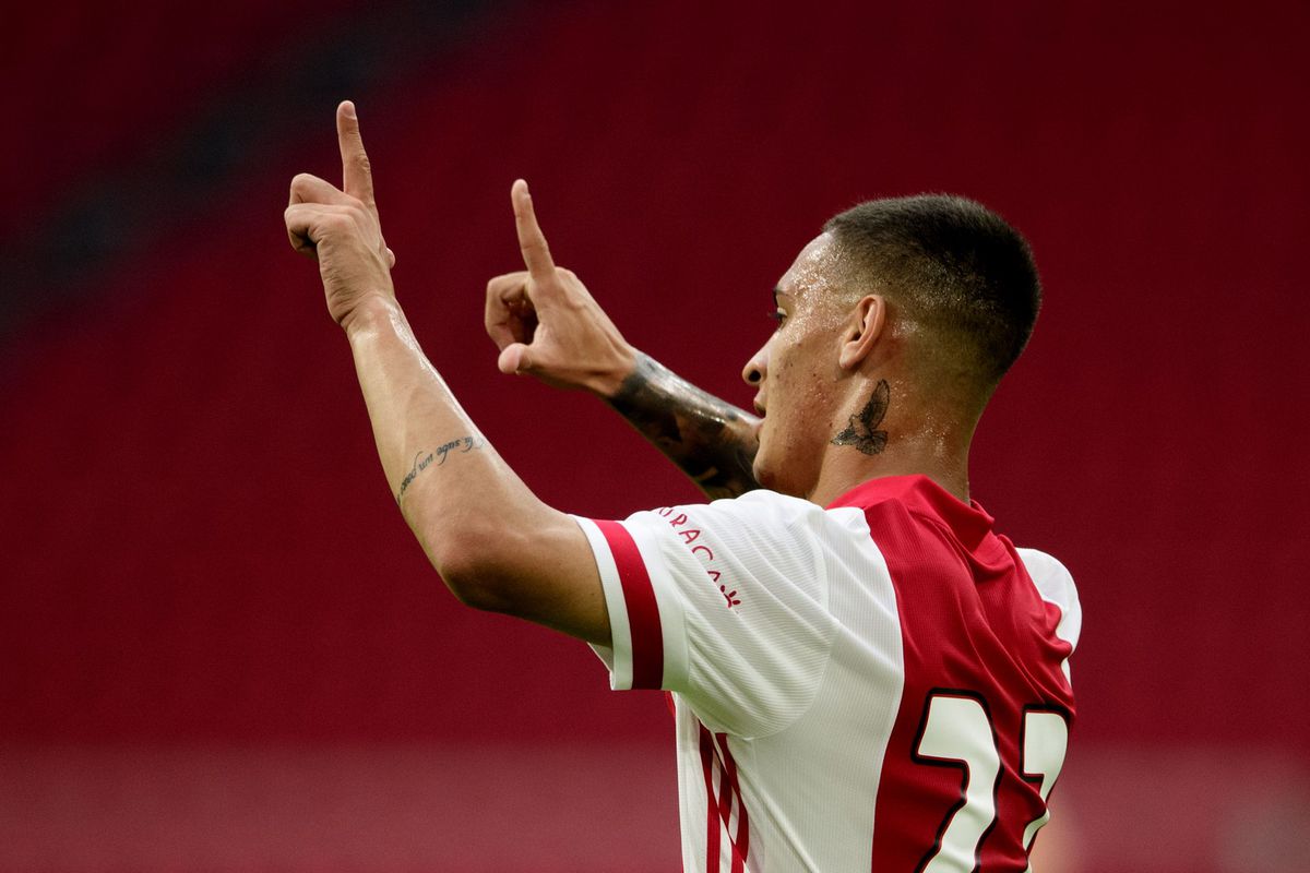 Ajax in 2e helft ruim over RKC heen, eerste goals Antony