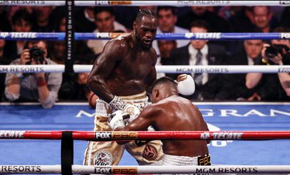 🎥| BOEM! Deontay Wilder laat Luis Ortiz slapen met keiharde rechtse in titelgevecht