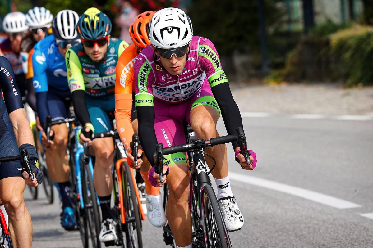 Eerste renner positief getest vlak voor start Giro: rest van de ploeg start wél gewoon