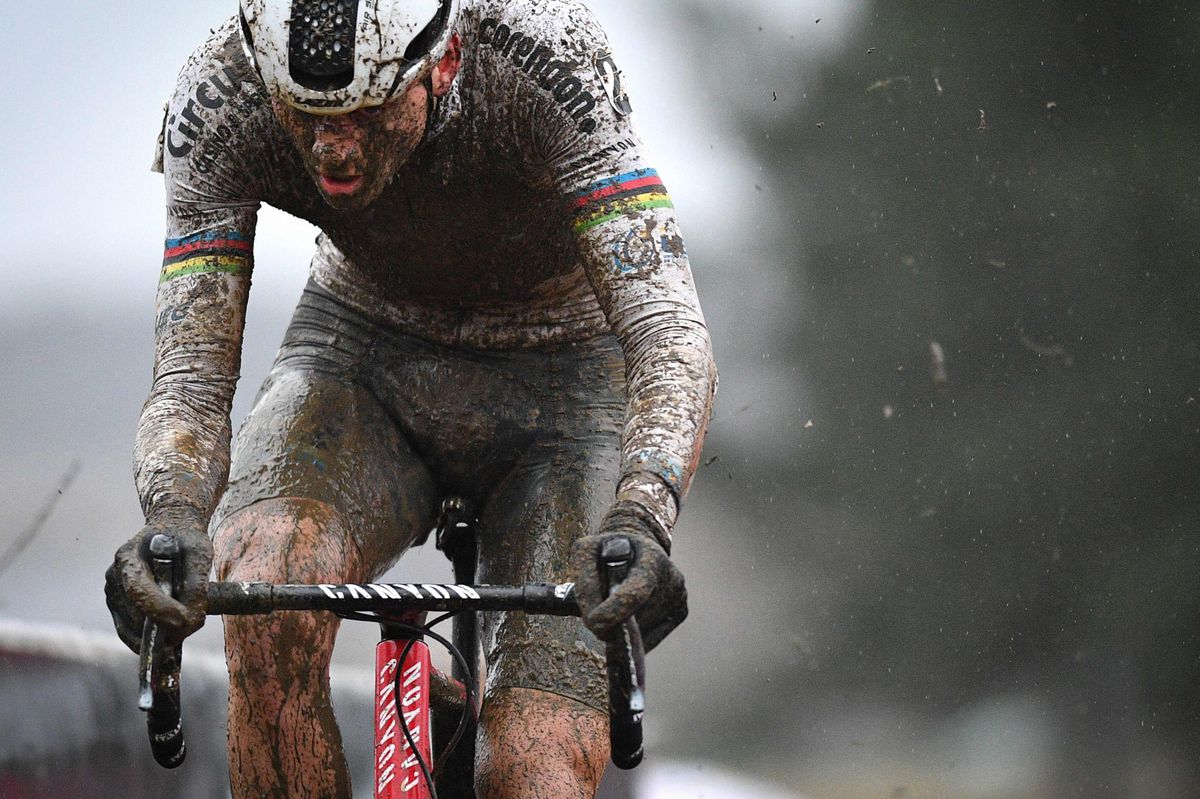 Van der Poel baalt helemaal niet van heerschappij in het veldrijden