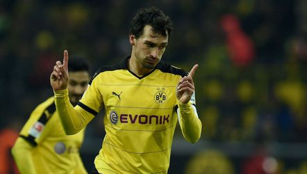 Dortmund blijft in spoor Bayern door minimale zege