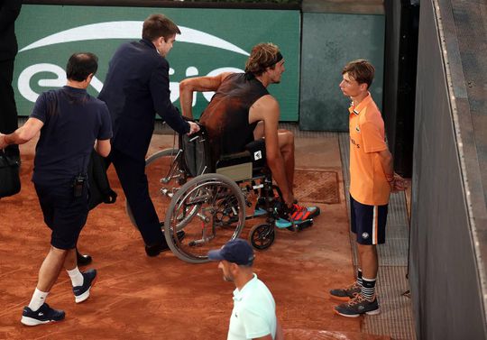 Alexander Zverev mist sowieso Wimbledon en misschien wel máánden aan tennis