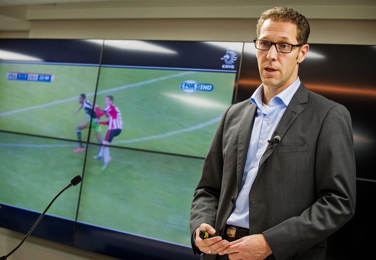 KNVB raakt VAR-baas Van der Roest kwijt aan de FIFA