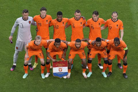 Dit is de opstelling van Oranje tegen Oekraïne: Van Aanholt in de basis
