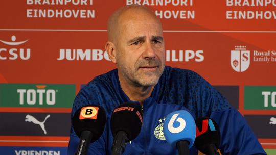 🎥​😂​ | Verslaggever afgekapt door PSV-perschef: 'Ik ga Peters boete niet betalen'