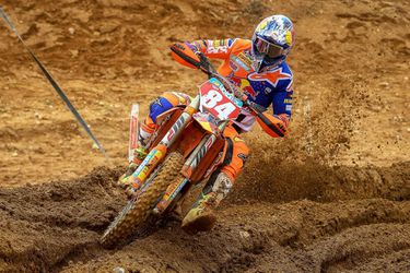 Herlings crasht hard tijdens training en breekt waarschijnlijk sleutelbeen