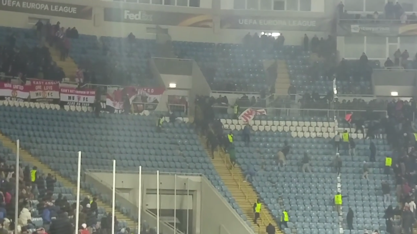 LOL! Zorya-fans stelen in de rust vlaggen van United-fans (video)