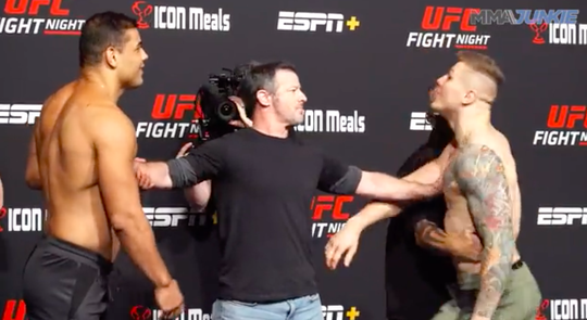 🎥 | Zien! UFC'er Marvin Vettori scheldt kwakkelende Paulo Costa de huid vol: 'Pussy!'