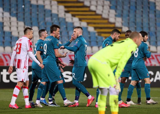 Racisme in leeg stadion? 'Stinkende Bosnische moslim'