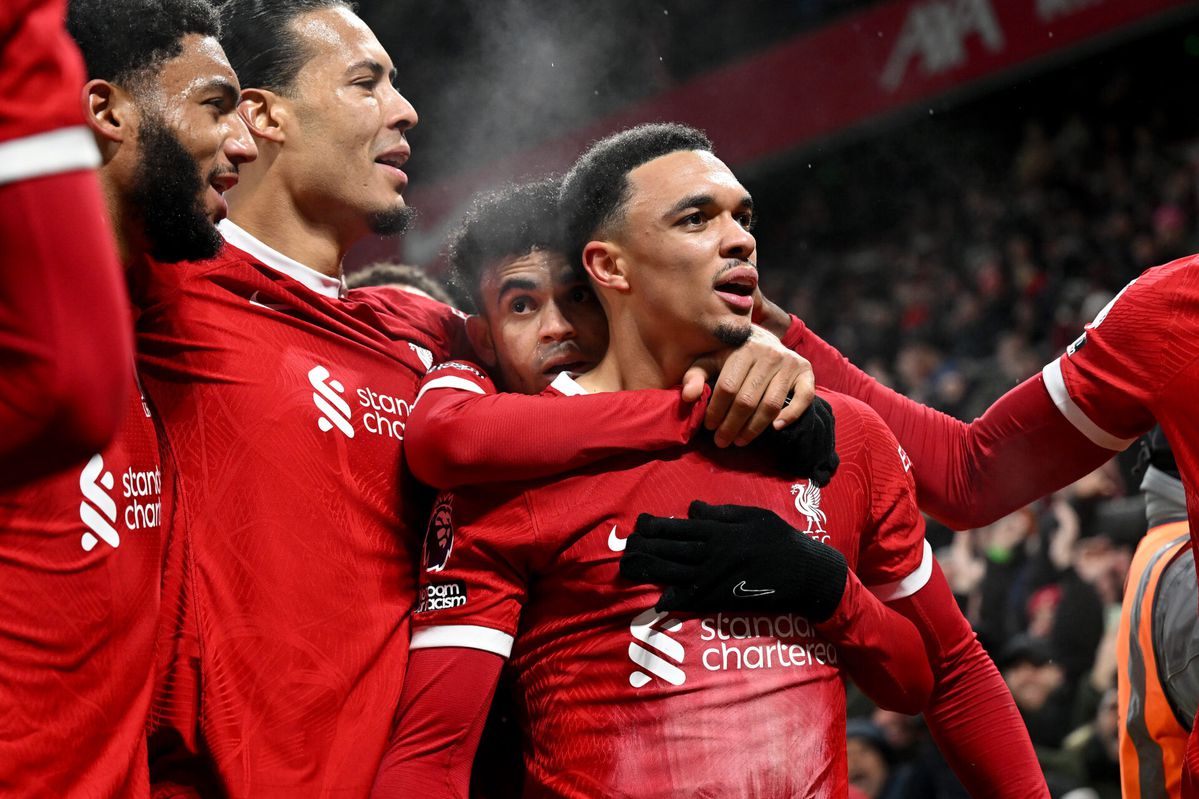 Sensationele comeback op Anfield: Liverpool buigt 3-2-achterstand om tegen Fulham