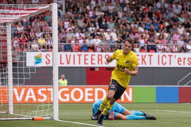 Koploper AZ wint ook bij promovendus FC Emmen met dikke cijfers