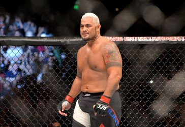 Pislinke Mark Hunt klaagt UFC aan