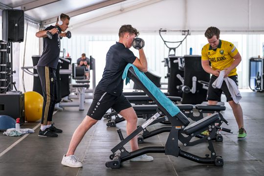 Rutte: Mogelijk vanaf 1 juli weer pompen in de sportschool of verzuipen in de sportkantine