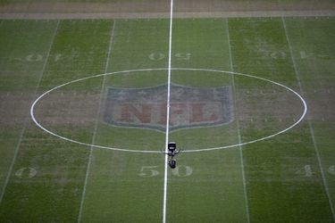Spurs en City spelen op een baggerveld op Wembley door NFL-wedstrijd