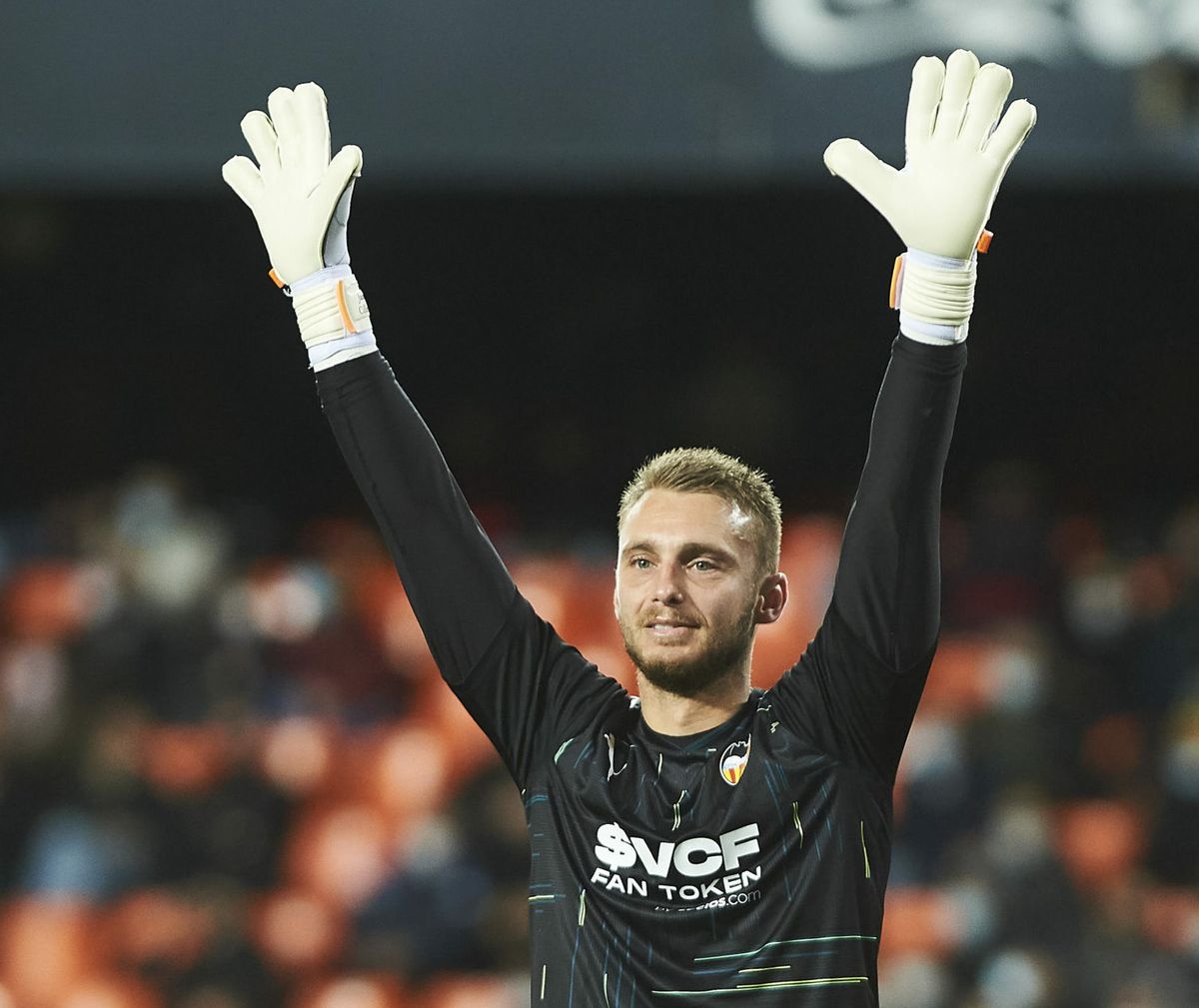 Valencia wint regionale derby van Elche en dankt Jasper Cillessen voor een assist