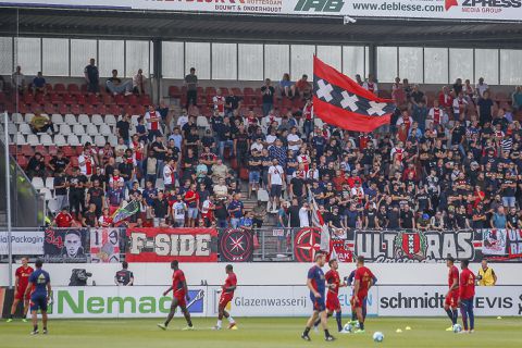 De wedstrijd tussen Sparta en Ajax begint 5 minuten later