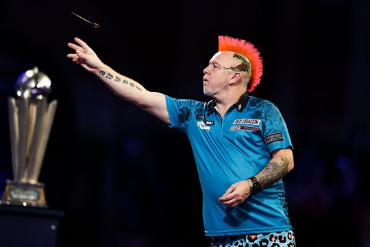 Door deze gestoorde eindsprint wint Peter Wright zijn 2e WK-finale
