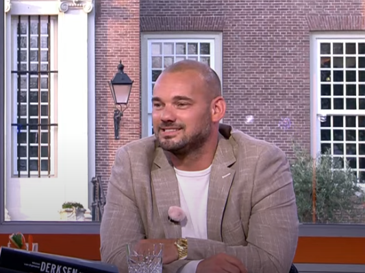 🎥😂 | HEERLIJK! Wesley Sneijder gaat stuk om legendarisch 'Hummer-moment' bij VI