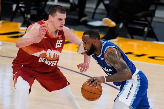 NBA: LeBron James loodst LA Lakers naar zege op Denver Nuggets