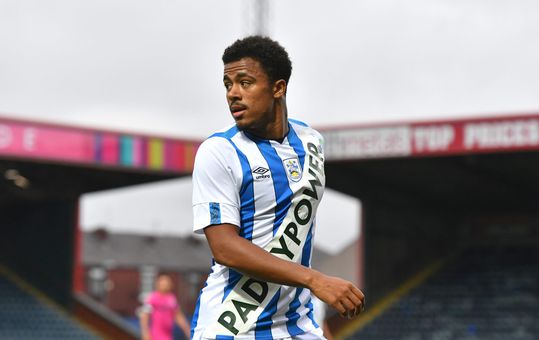 Lelijk shirt van Huddersfield Town was publiciteitsstunt: helemaal géén sponsor op het shirt