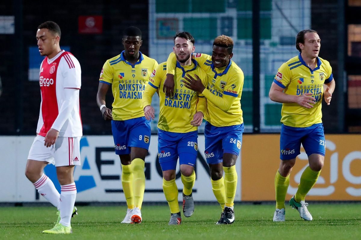 Jong Ajax gaat al in 1 helft compleet de bietenbrug op tegen Cambuur: 0-5 achter