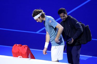 🎥 | Stefanos Tsitsipas geeft al op na 3 games bij ATP Finals tegen Holger Rune