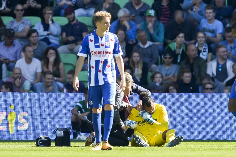Drama voor Hahn: keeper valt in debuutwedstrijd voor Heerenveen al na 10 minuten uit