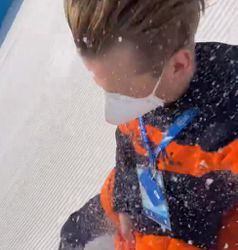 🎥😱 | ZIEN! Snowboarder Van der Velden roetsjt van grote hoogte naar beneden in Beijing