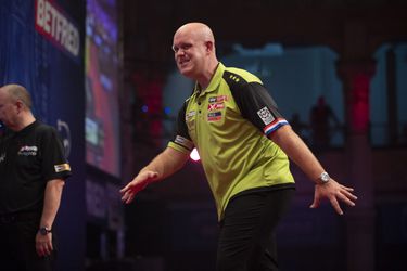 Michael van Gerwen onderuit tegen Daryl Gurney in kwartfinale Brisbane (video's)